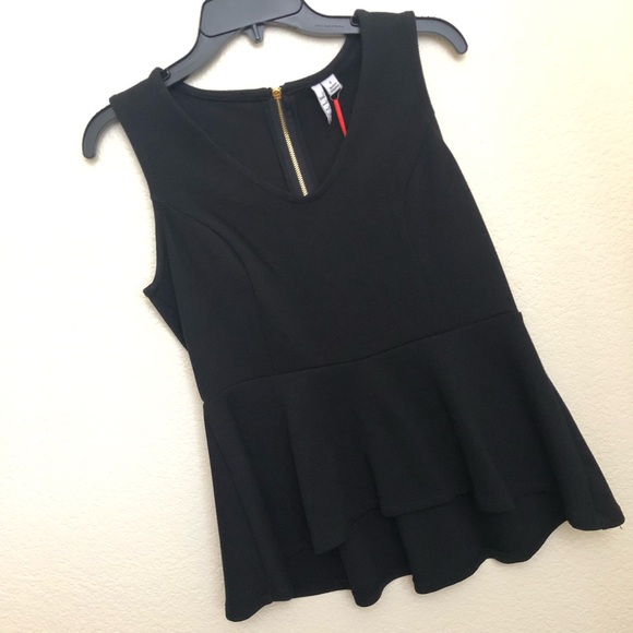 ELLE Womens Small Black Peplum V-Neck Top Knit Tank Sleeveless NWT $40 - Picture 2 of 14